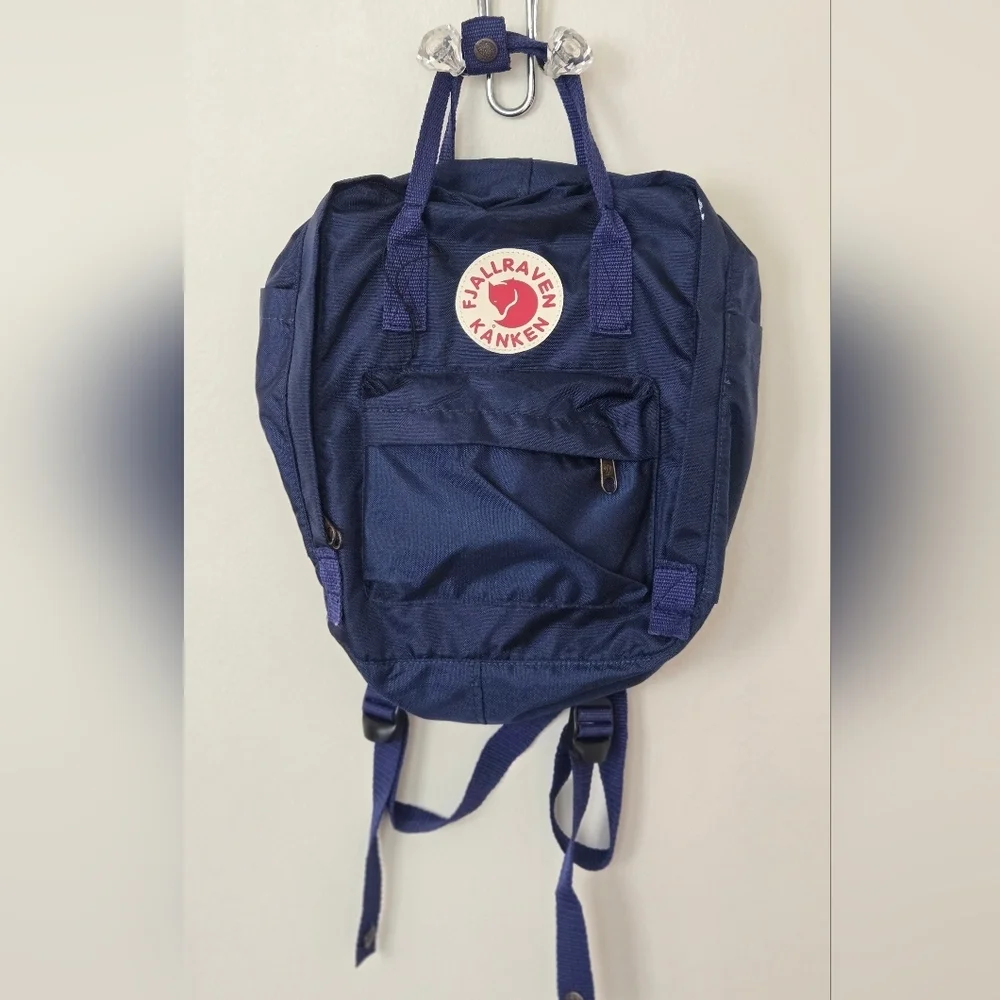 Kånken Navy Backpack NWOT